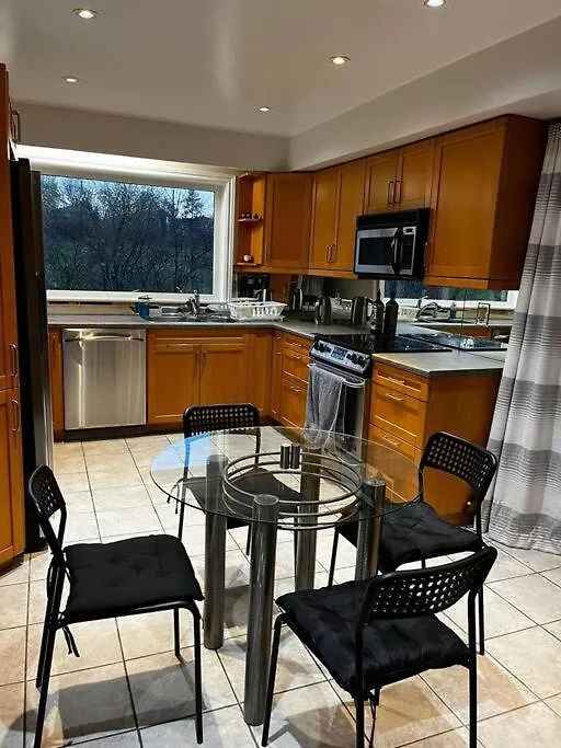 Urban Oasis-Spacious Retreat Apartment Toronto