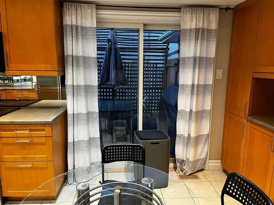 Urban Oasis-Spacious Retreat Apartment Toronto