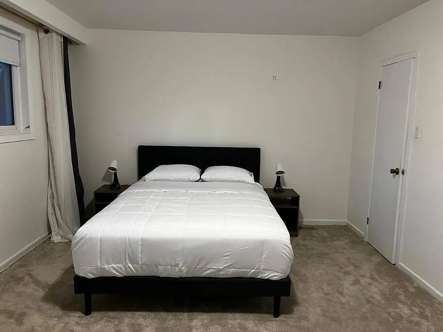 Urban Oasis-Spacious Retreat Apartment Toronto 0*,  Canada